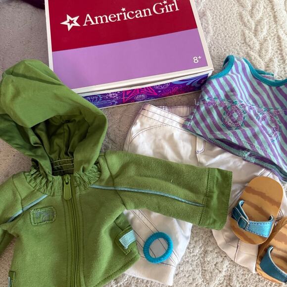 American Girl Kickin' Back Outfit - Picture 1 of 4